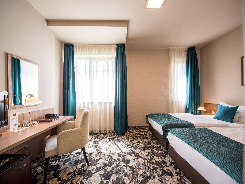 Queen Elizabeth Hotel image