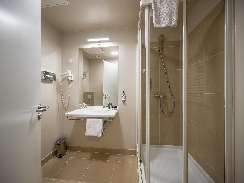 Queen Elizabeth Hotel image