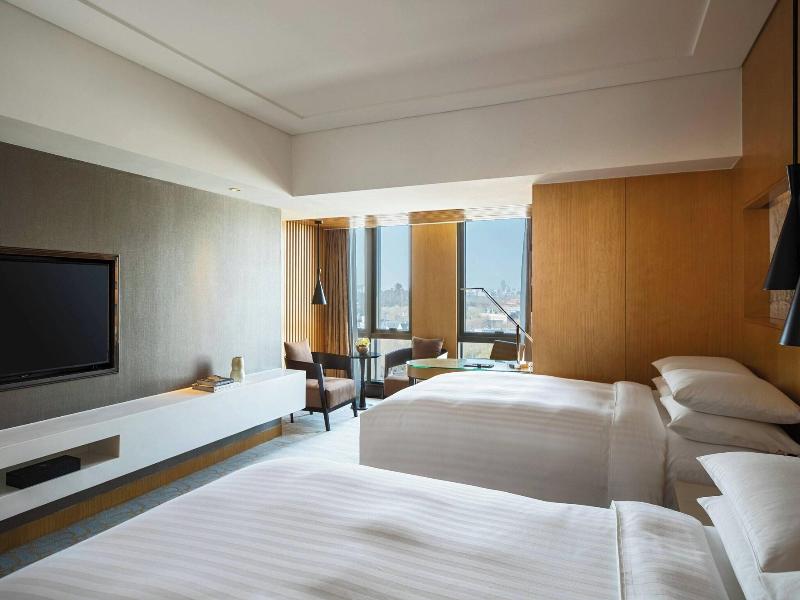 Renaissance Beijing Wangfujing Hotel image