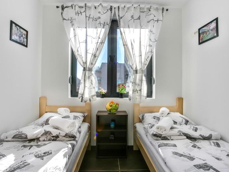 Hostel Moving image