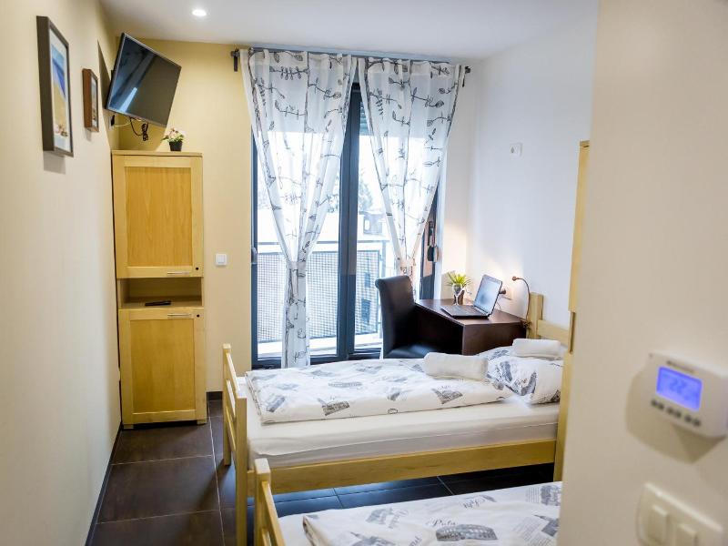 Hostel Moving image