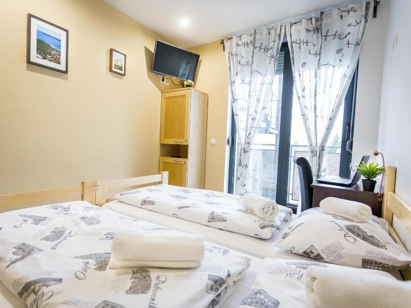 Hostel Moving image