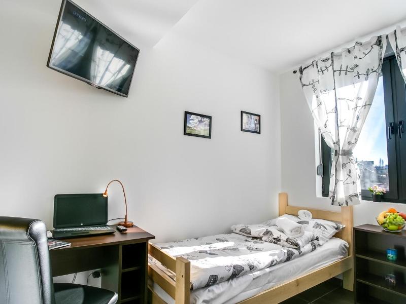 Hostel Moving image