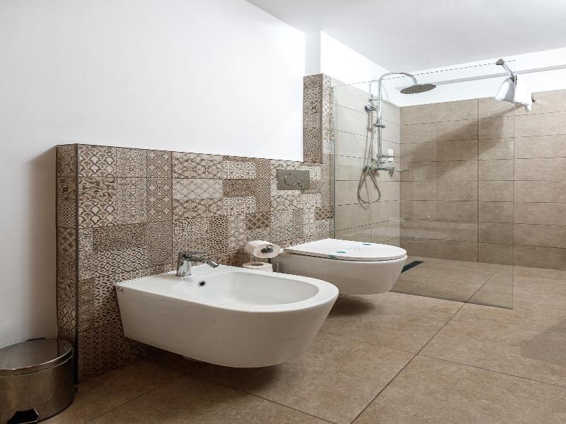 Hotel Classic Inn image