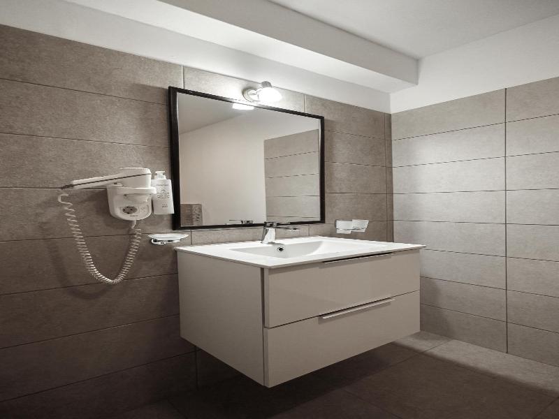 Hotel Classic Inn image