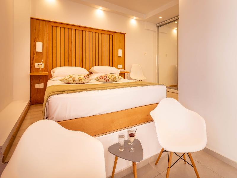 Mar n Mar Crown Hotel-Suites image