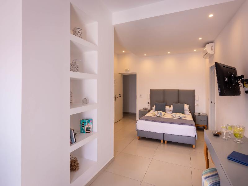 Mar n Mar Crown Hotel-Suites image