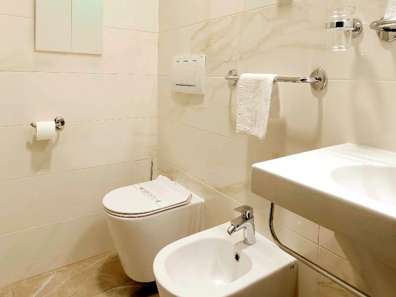Dama Hotel image