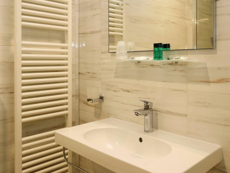 Dama Hotel image
