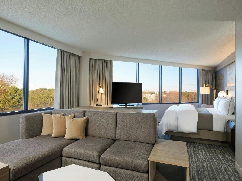 The Westin Atlanta Airport image