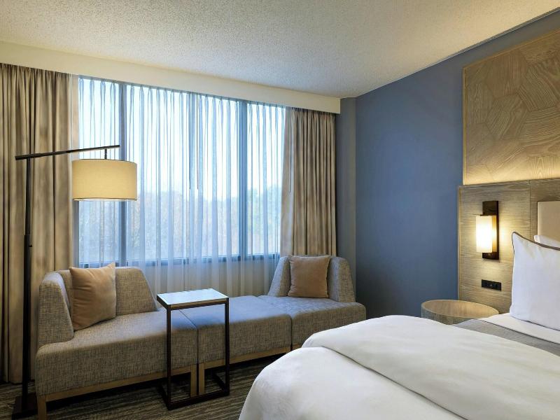 The Westin Atlanta Airport image