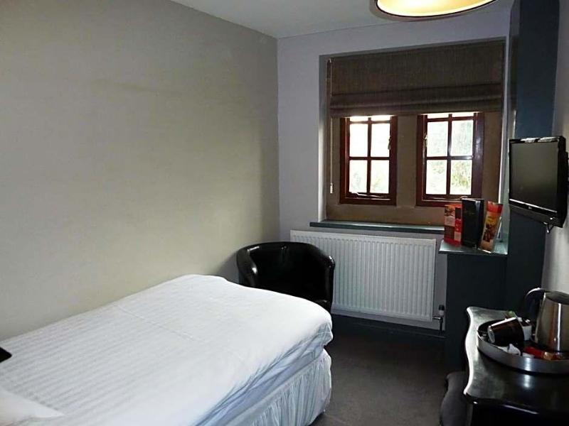 The Manor House hotel image