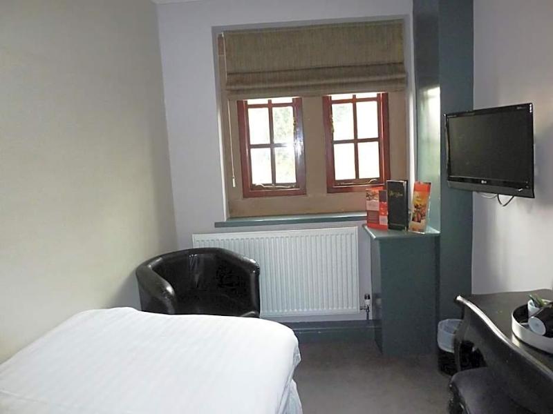 The Manor House hotel image