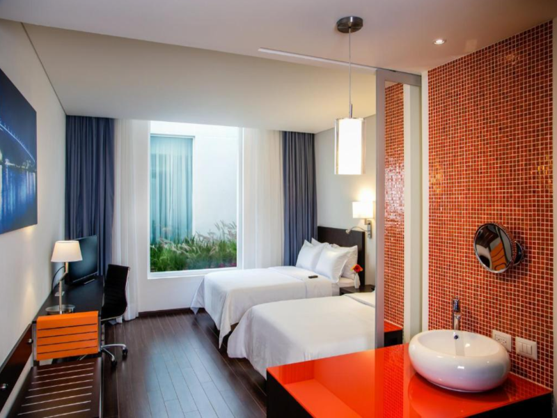 Fiesta Inn Plaza Central Aeropuerto image