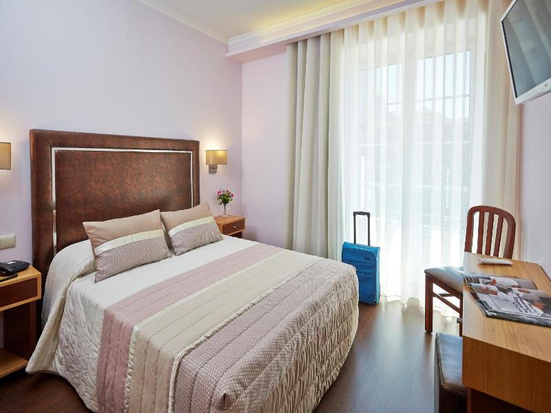 Welcome In - Suites & Hostel image