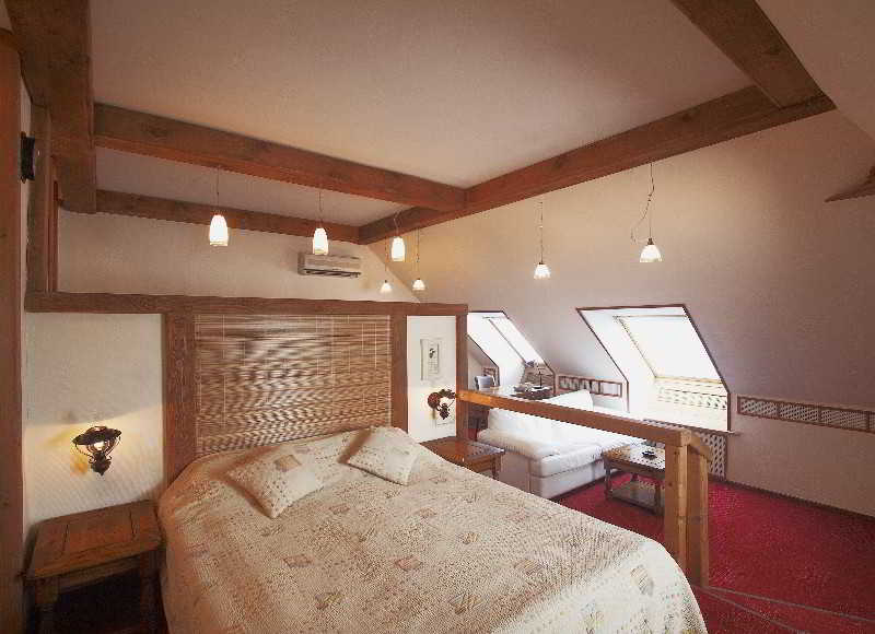Alexander House — photo 4
