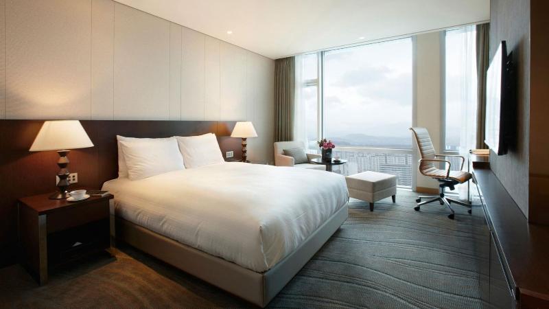Lotte City Hotel Jeju image