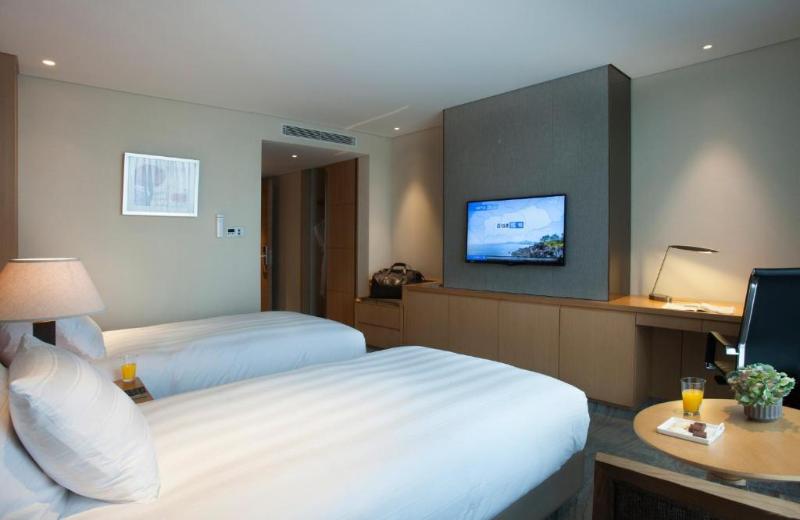Lotte City Hotel Jeju image