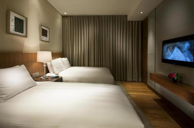 Lotte City Hotel Jeju image