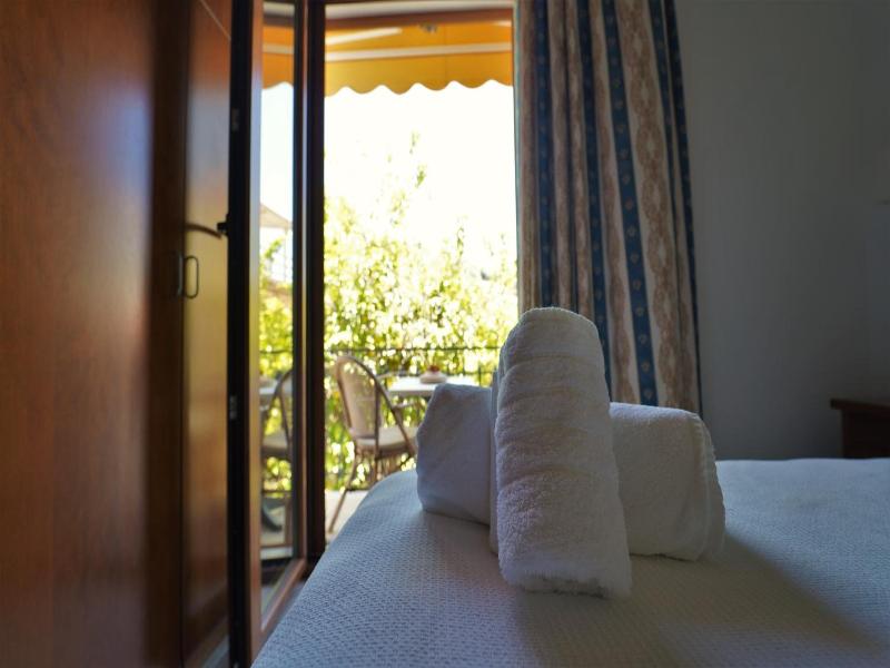 Tourist Apart Hotel image