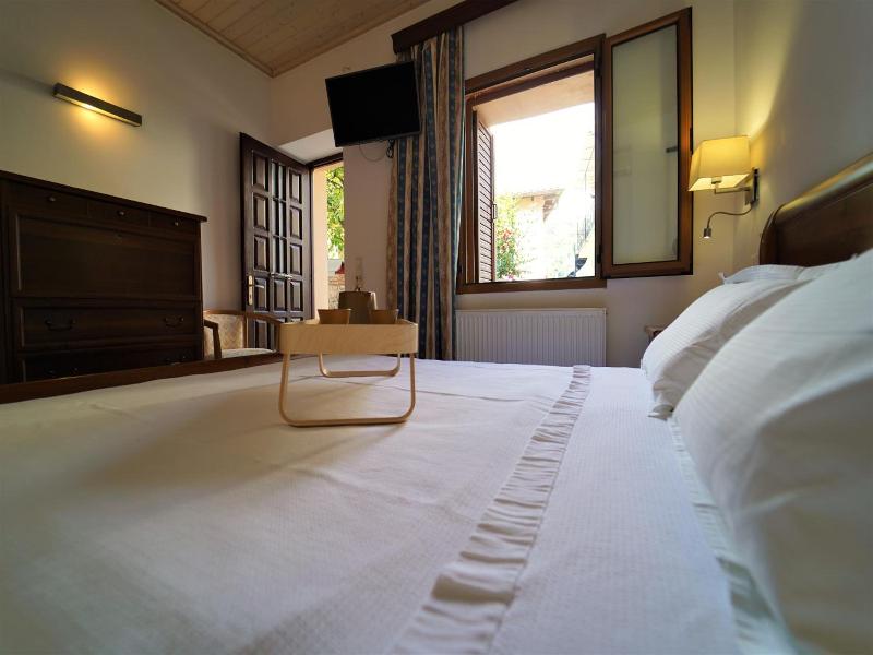 Tourist Apart Hotel image