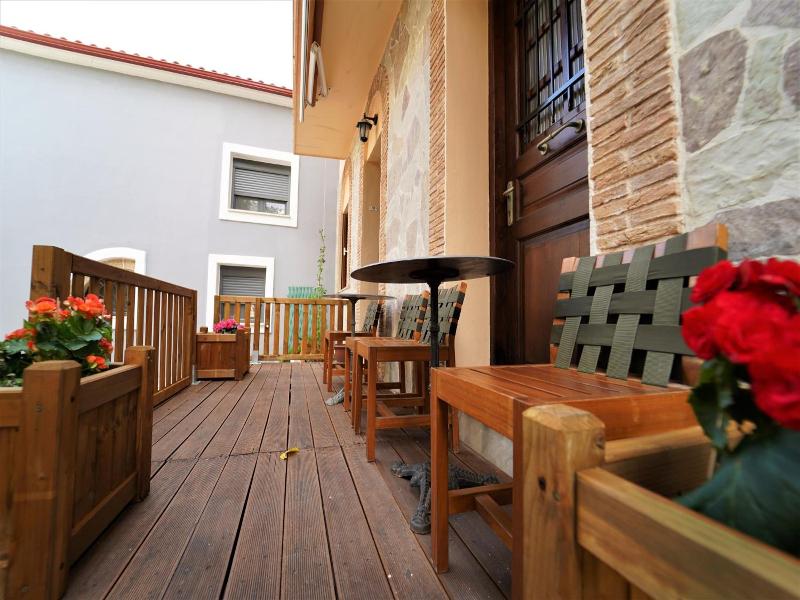 Tourist Apart Hotel image