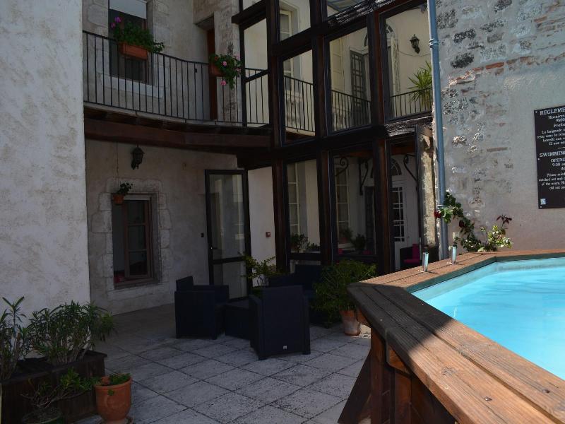 Hotel Des Consuls image