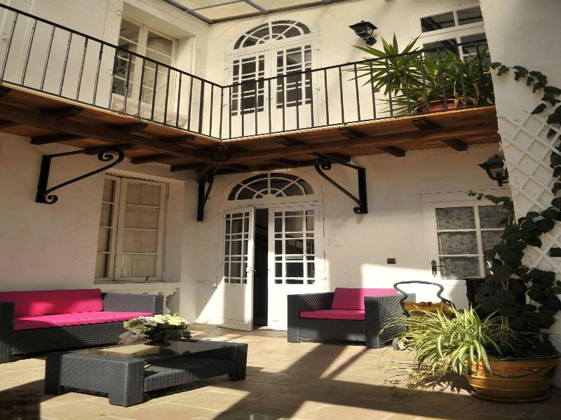 Hotel Des Consuls image