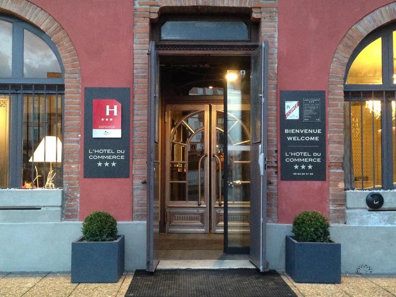 Hotel Du Commerce image