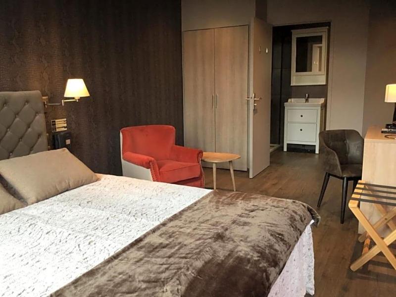 Hotel Du Commerce image