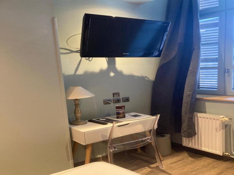 Hotel Du Commerce image