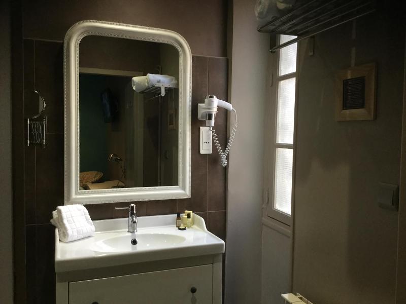 Hotel Du Commerce image
