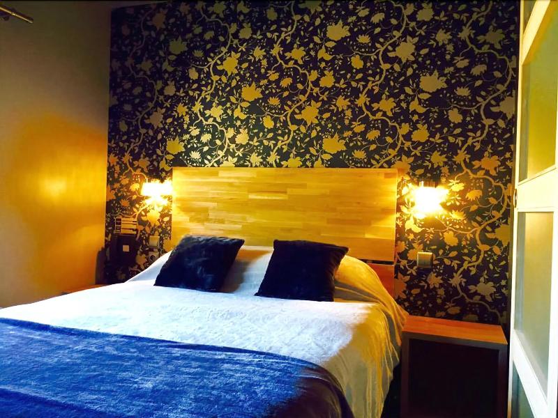 Hotel Du Commerce image