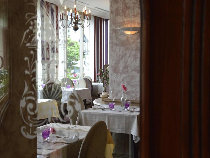 Hotel Le Bristol image