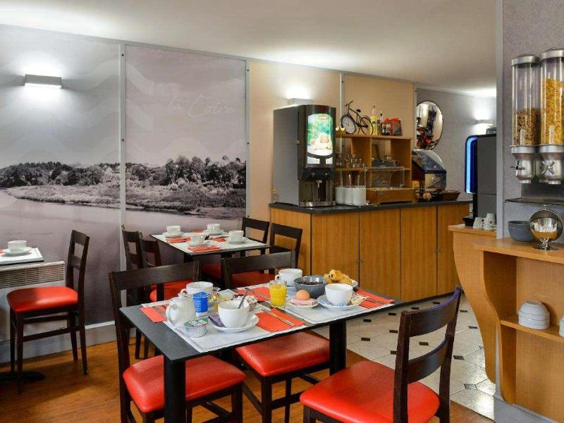Logis Hotel Des Chateaux De La Loire image