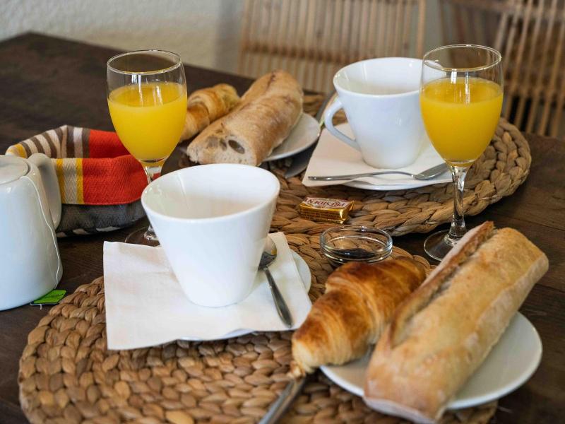 Hotel Val Flores image