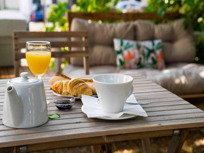 Hotel Val Flores image