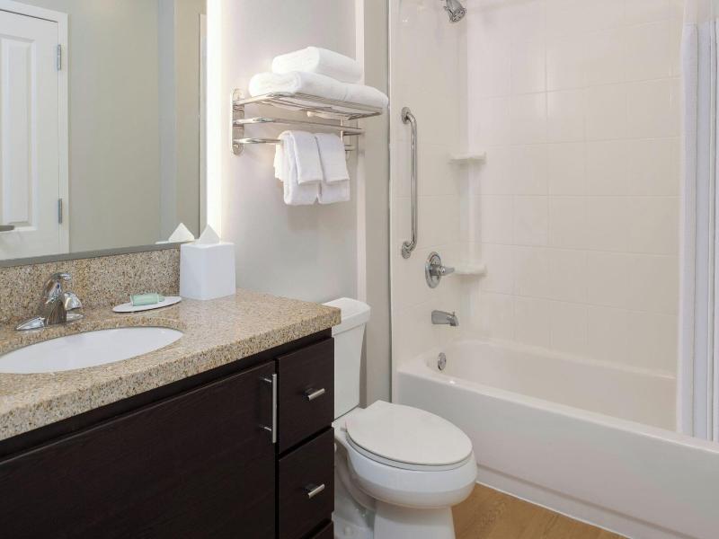 SUITE QUEEN SIZE BED