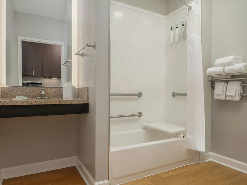 SUITE TWO DOUBLE BEDS — photo 11