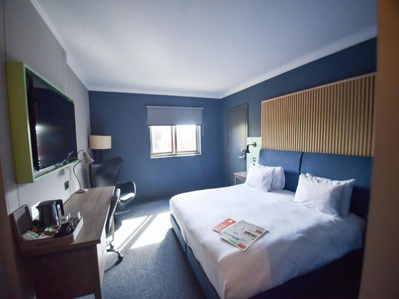 Village Hotel Swindon 3