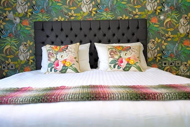 White Horse Hotel image