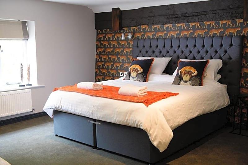 White Horse Hotel image