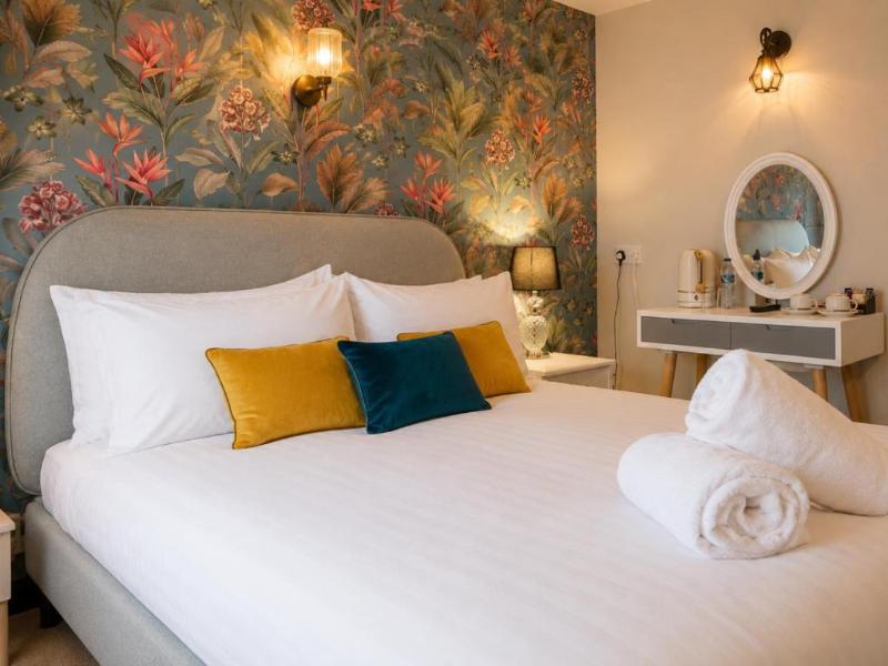 Heath Cottage Hotel image