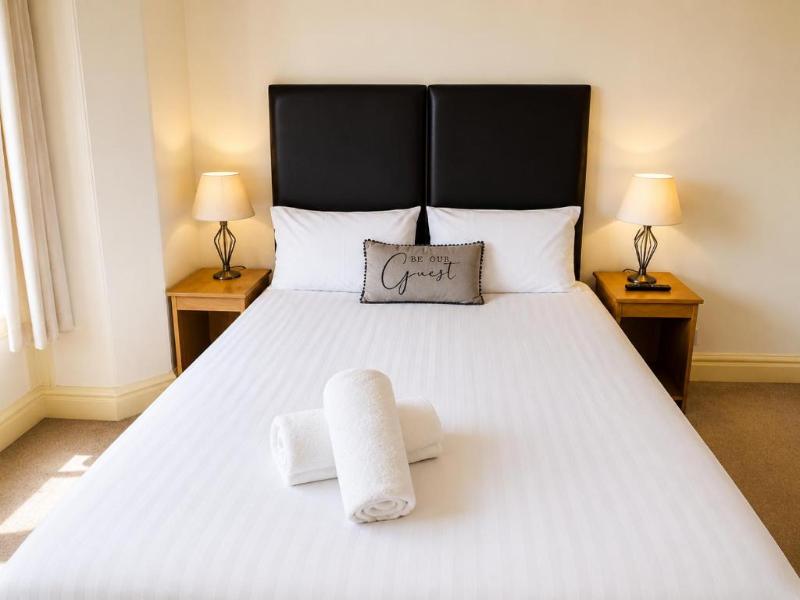 Heath Cottage Hotel image