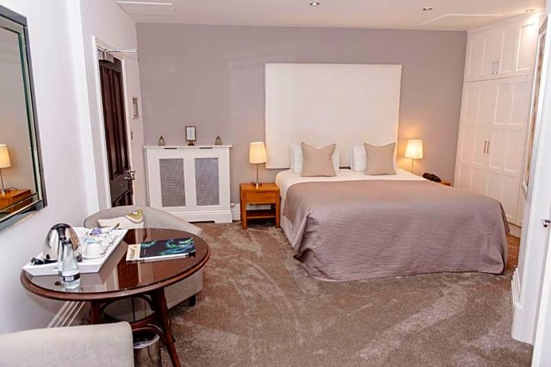 Woodlands Hotel image