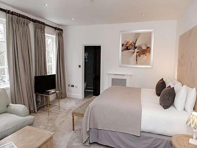 Woodlands Hotel image