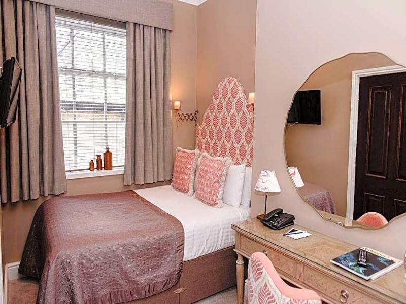 Woodlands Hotel image
