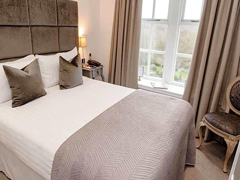 Woodlands Hotel image