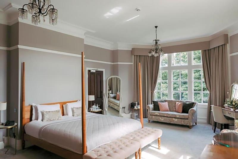 Woodlands Hotel image