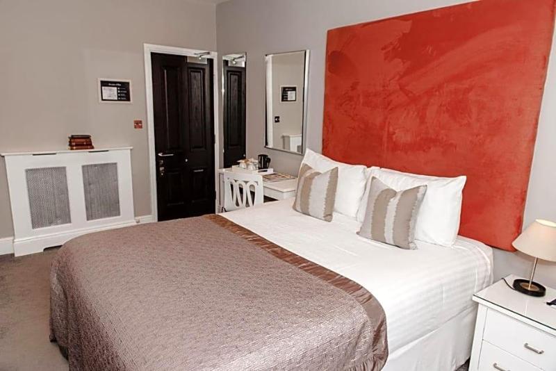 Woodlands Hotel image